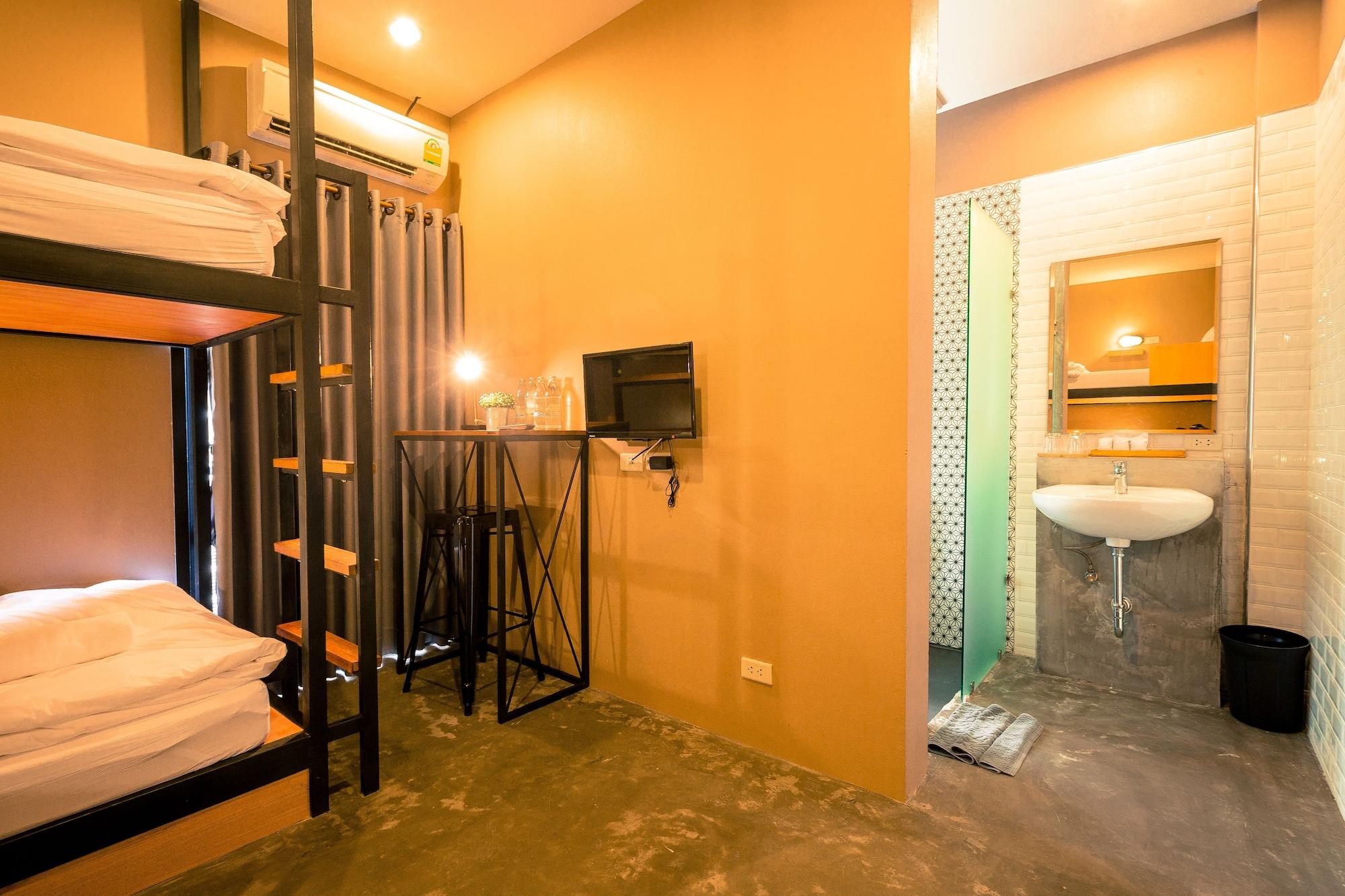 Srisuksant Square Vandrerhjem Krabi town Eksteriør bilde